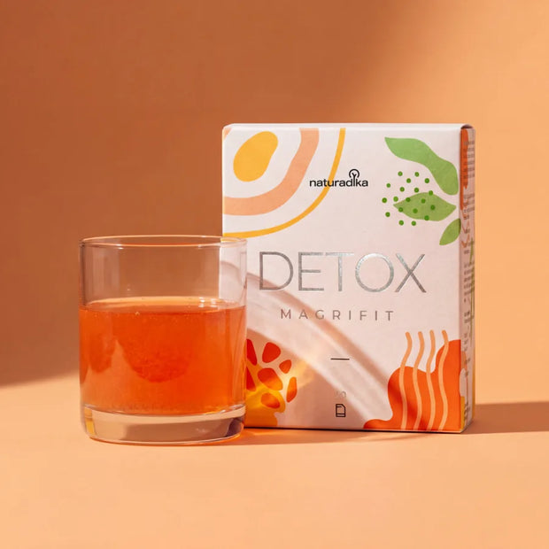 Magrifit Detox di Naturadika, confezione da 20 stick con bicchiere di bevanda drenante