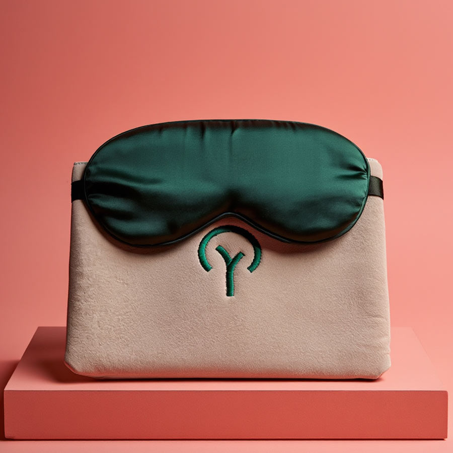 Mascherina in seta con astuccio ricamato